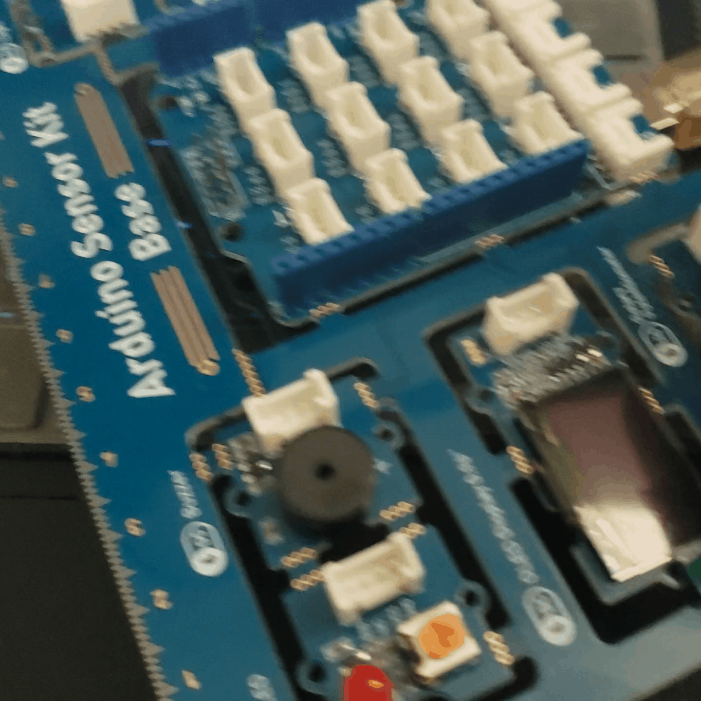 Arduino is successfully linked to TouchDesigner, sending real-time indices via knobs.