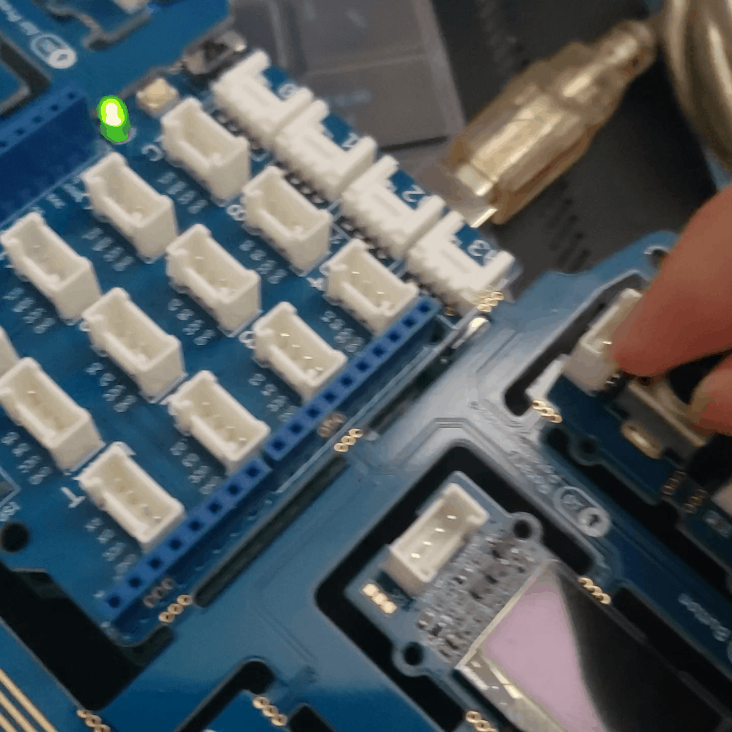 Added color gradient rendering effect.